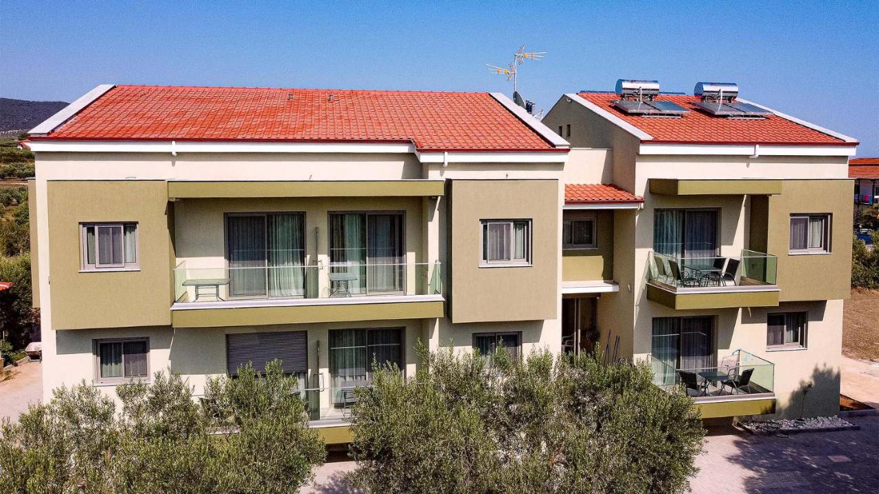 Estelle Family Luxury Apartments & Suites Геракини Екстериор снимка