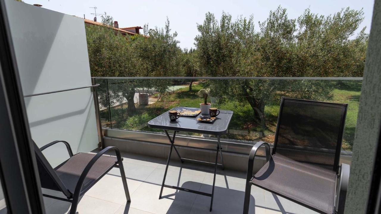Estelle Family Luxury Apartments & Suites Геракини Екстериор снимка