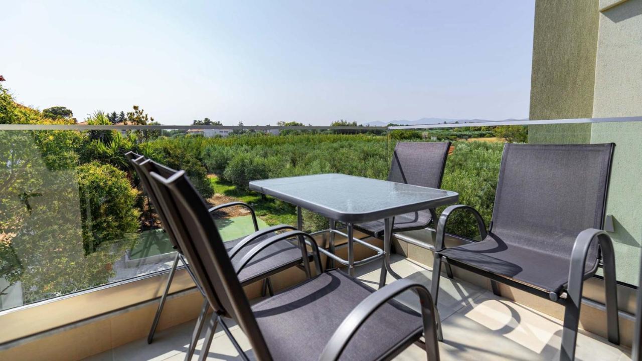 Estelle Family Luxury Apartments & Suites Геракини Екстериор снимка